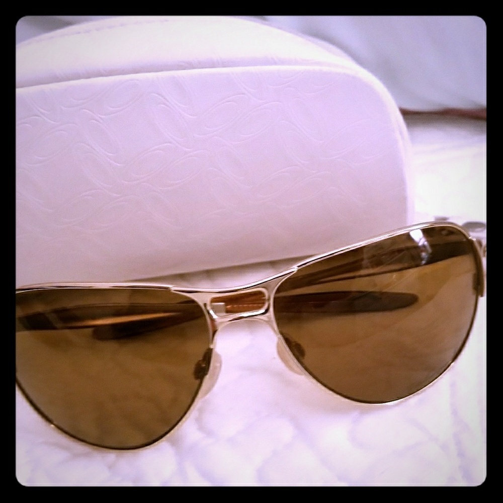 Oakley Gold-rimmed Avaiator Sunglasses