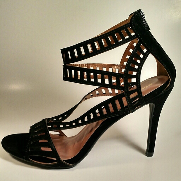 BLACK HEELS - Picture 3 of 3