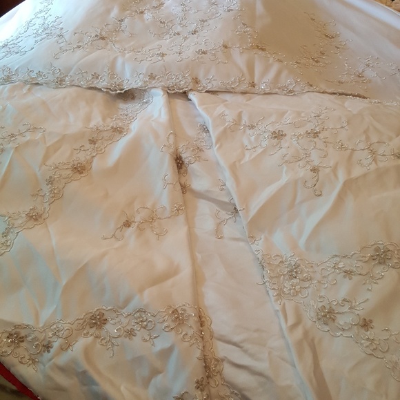  REDUCED!!!  FAIRYTALE WEDDING DRESS - Picture 6 of 8