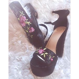 New Embroidered Floral Platform Heels Size 7