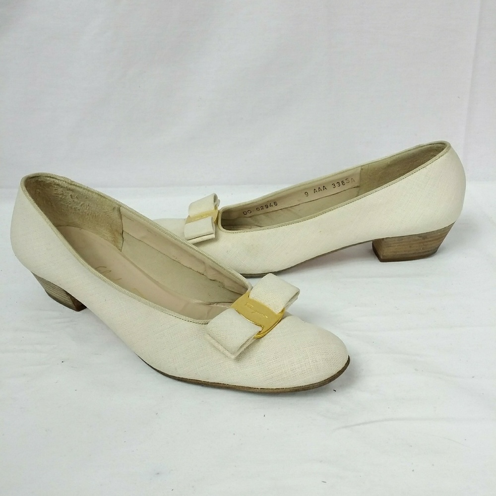 Salvatore FERRAGAMO "Vara" bow pumps
