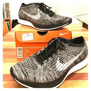 Nike Flyknit Racer (Oreo)