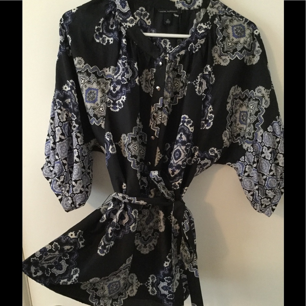 Silk blue and gray paisley top