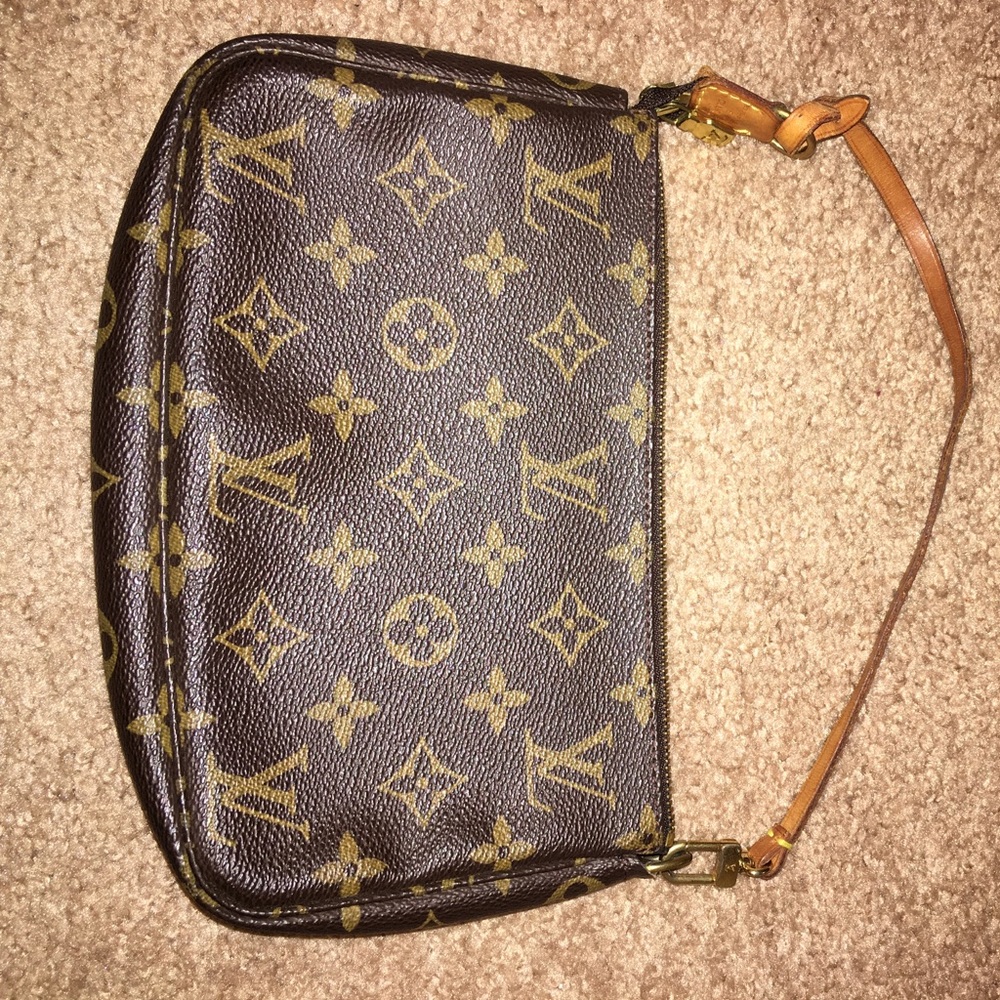 Authentic Louis Vuitton Pochette