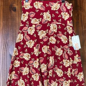 Lularoe (Red with Roses) XS Maxi Skirt ❤️❤️❤️