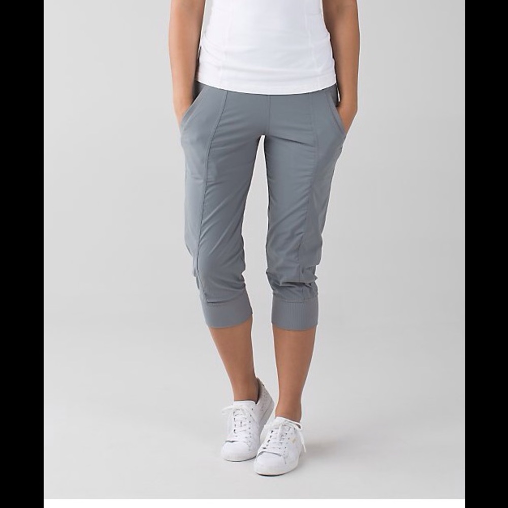 Lululemon studio in flux gray crop pants sz 4