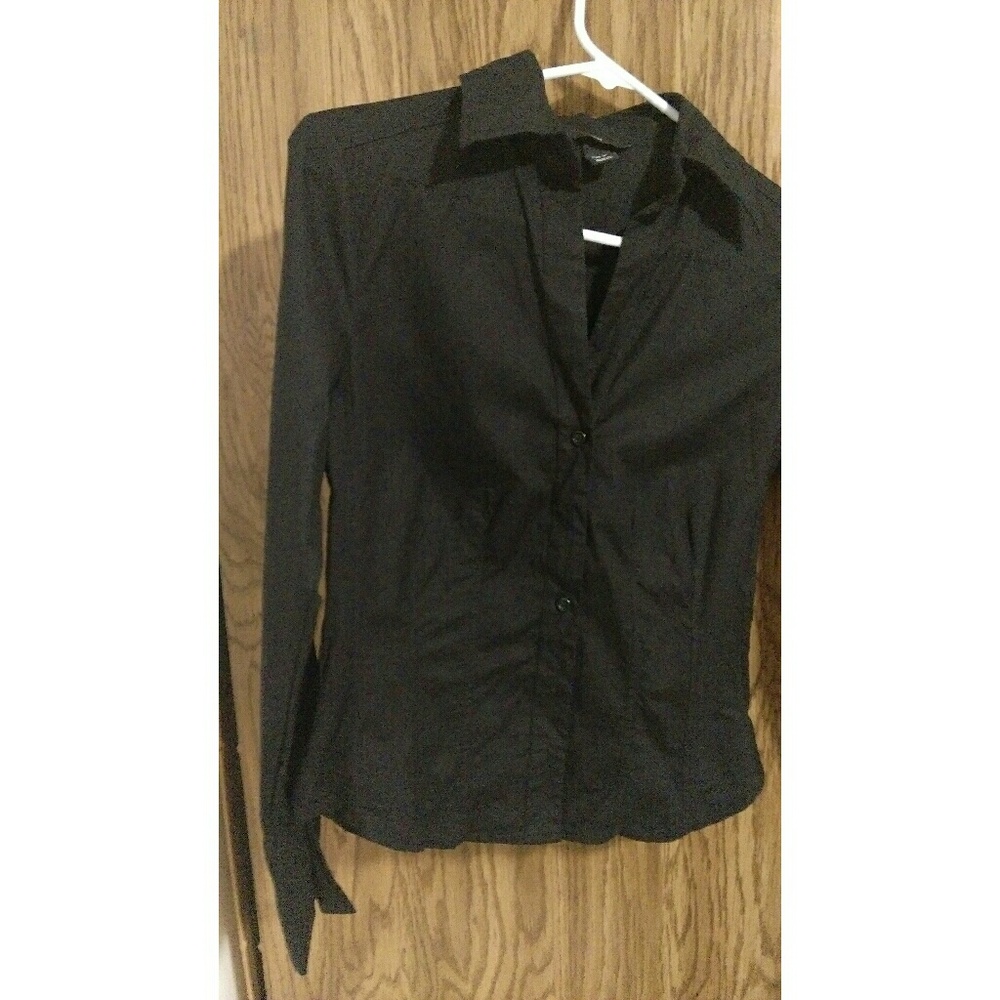 NEW - H&M | Black V-Neck Button Up