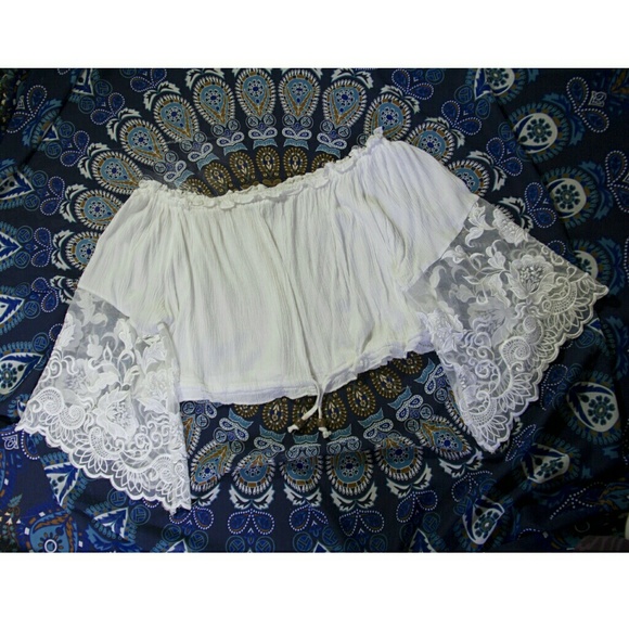 Asos Tops - ASOS Ebonie n Ivory White top w/ Lace Bell Sleeves