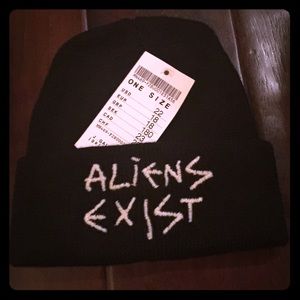 Rare Brandy Melville   Aliens Exist black beanie