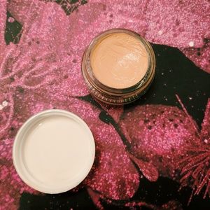 Glossier Stretch Concealer in Light
