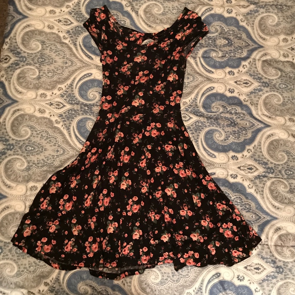 Floral Cutout Dress 🌸