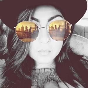 Meet your Posher, Laura