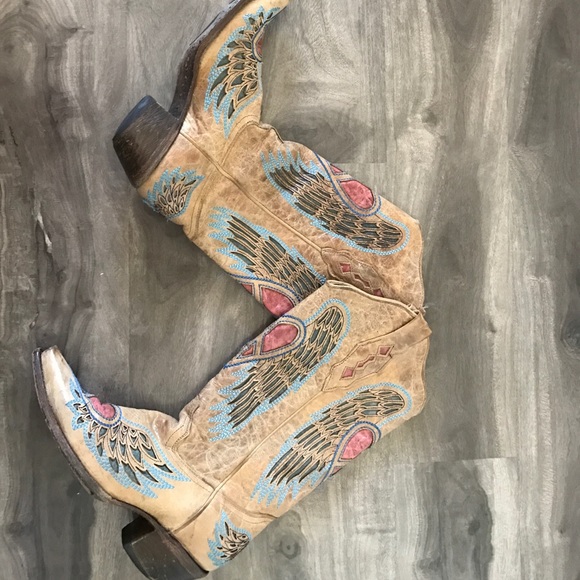 Corral Distressed Heart and Wing boots - Picture 5 of 8
