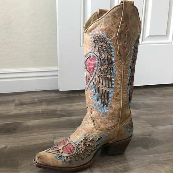 Corral Distressed Heart and Wing boots - Picture 7 of 8