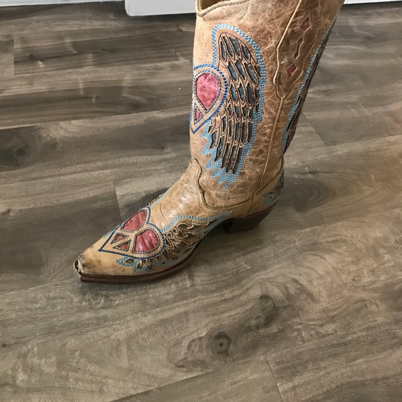 Corral Distressed Heart and Wing boots - Picture 8 of 8