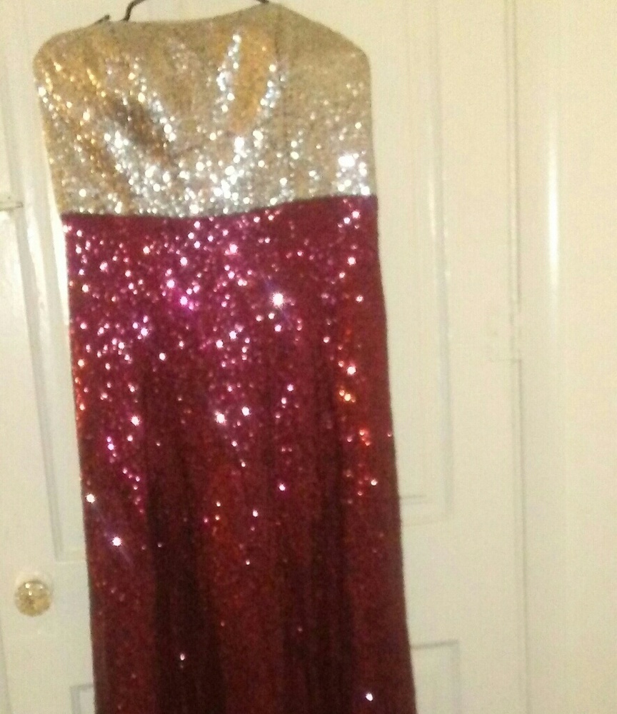 STUNNING sparkly sequins evening gown!