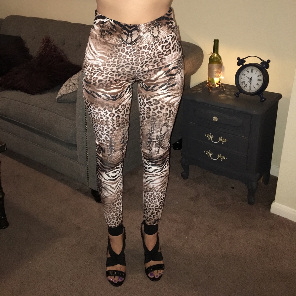 Bebe Multi-Animal Print Legging ! SEXY! 🐯❤️