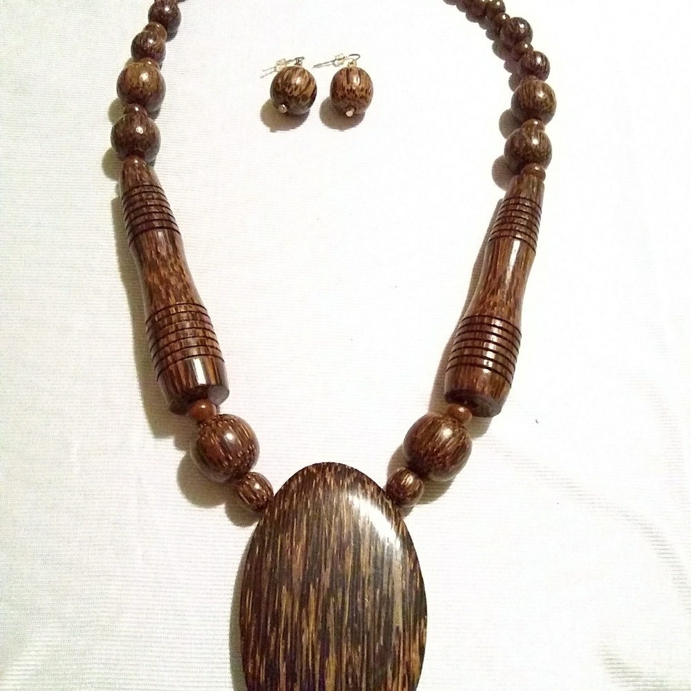 Bold Wooden necklace set.