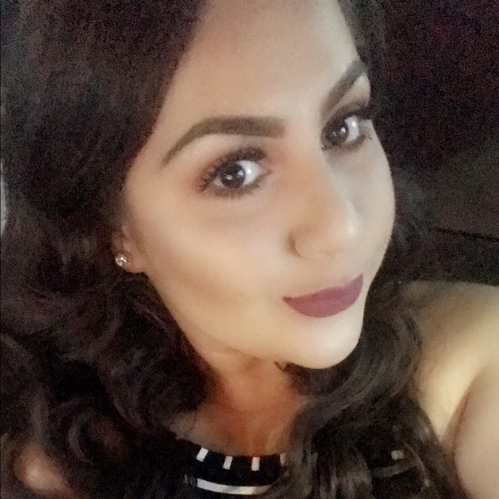 Meet your Posher, Yesenia