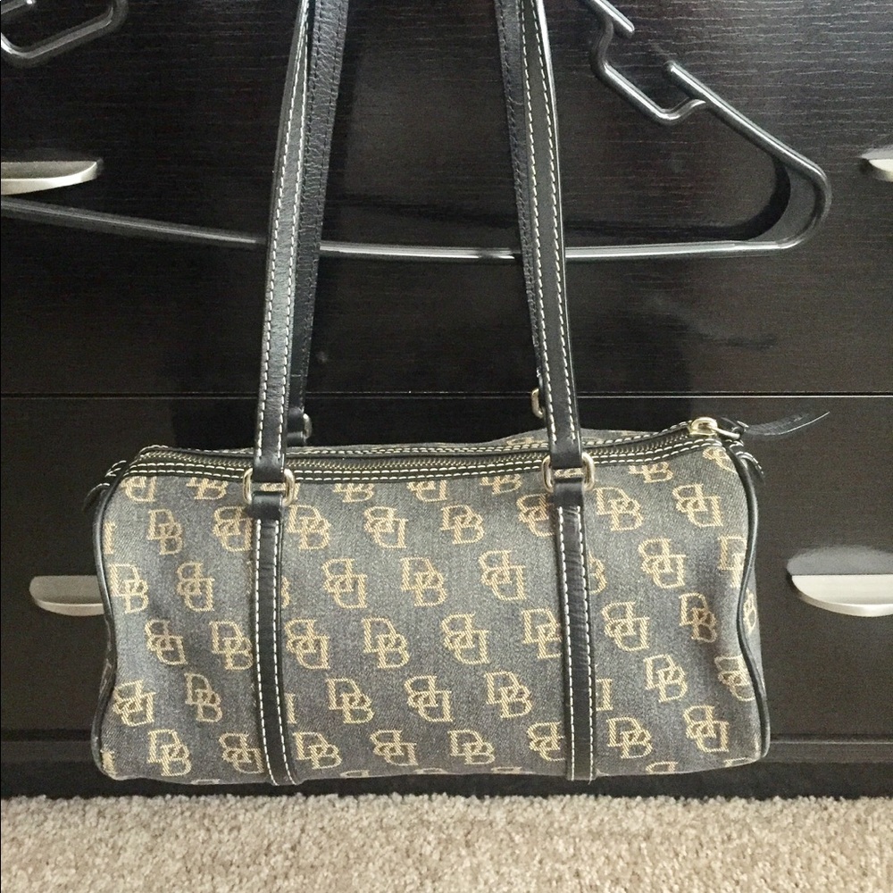 LOWEST PRICE!! Dooney & Bourke Barrel Shoulder Bag - Picture 2 of 6