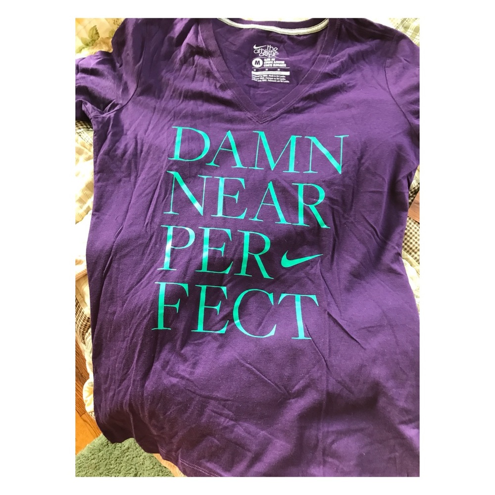 NWT✨✨Nike Slim Fit Graphic Tee