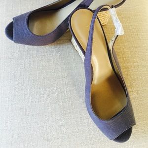 NEW Ann Taylor navy blue linen wedges size 8.