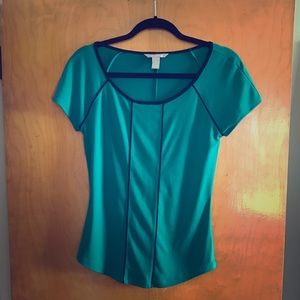 Beautiful emerald green top - perfect fit