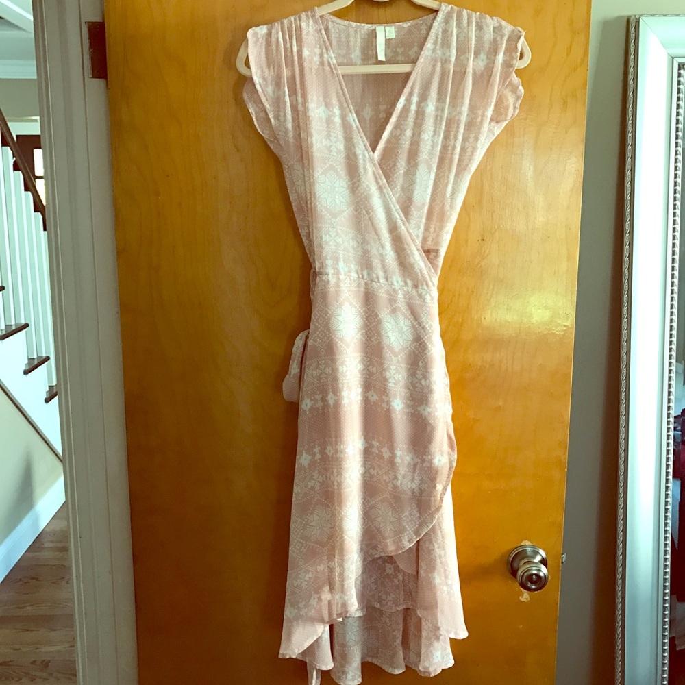 Beautiful wrap flowy dress - funky vintage print