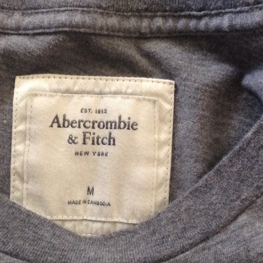 ABERCROMBIE AND FITCCH TEE - Picture 3 of 3
