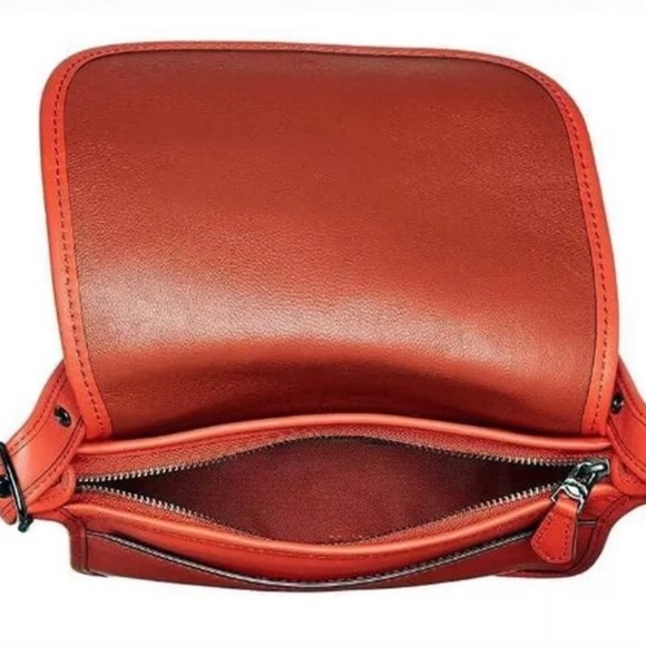 💰Coach Deep Coral Glovetanned Leather saddle bag - Picture 2 of 6
