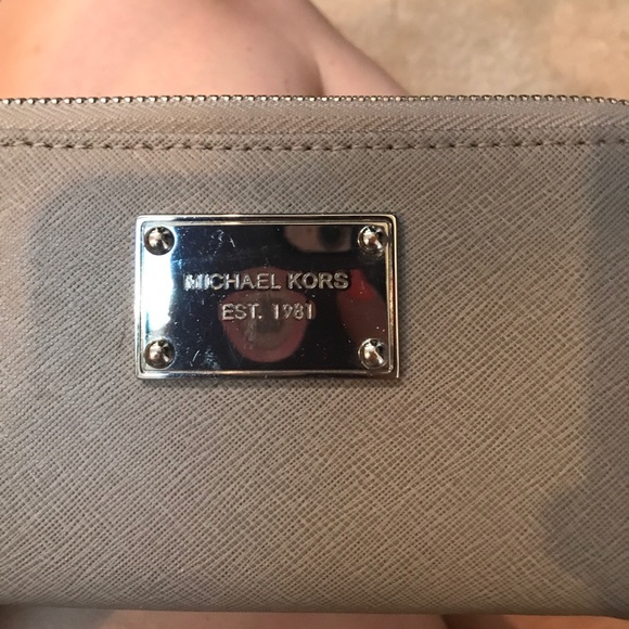 MK wristlet - Picture 2 of 3