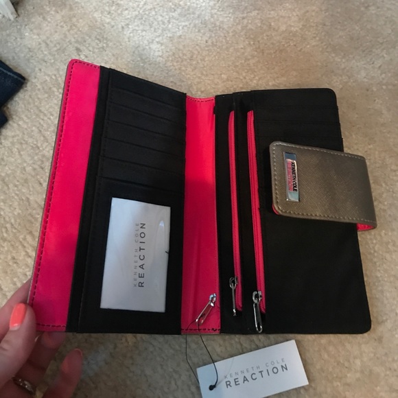 Kenneth Cole wallet - Picture 2 of 3