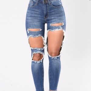 Distressed high wasted skinny jeans