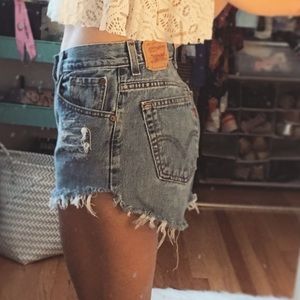 LEVI'S | Vintage distressed high-waist jean shorts
