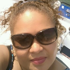 Meet your Posher, Claudia