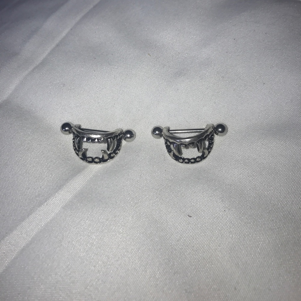 Nipple jewelry