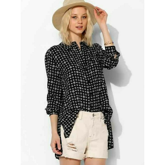 Urban Outfitters Tops - Urban Outfitters Ecote Drapey Top Black Small