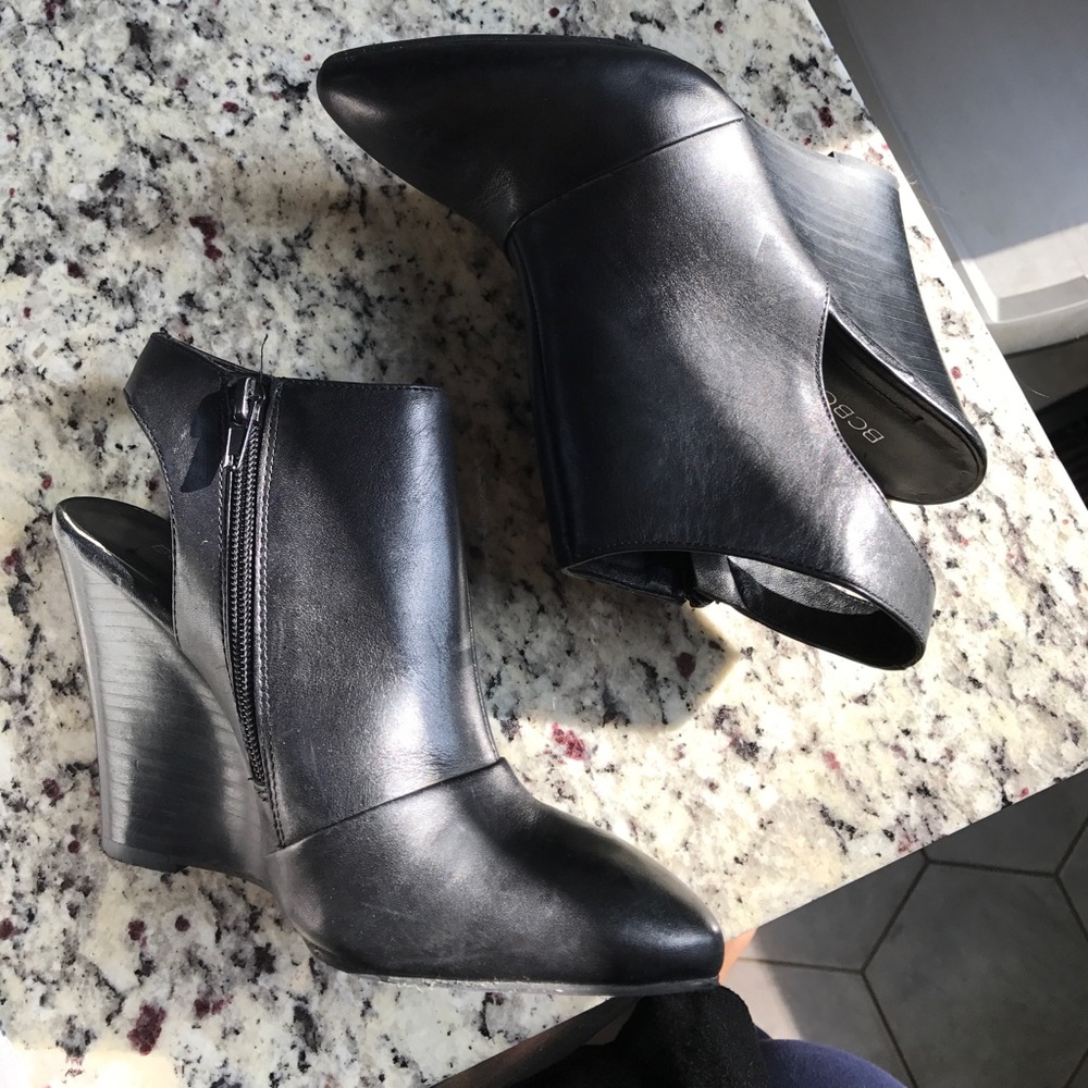 BCGB black wedge heels
