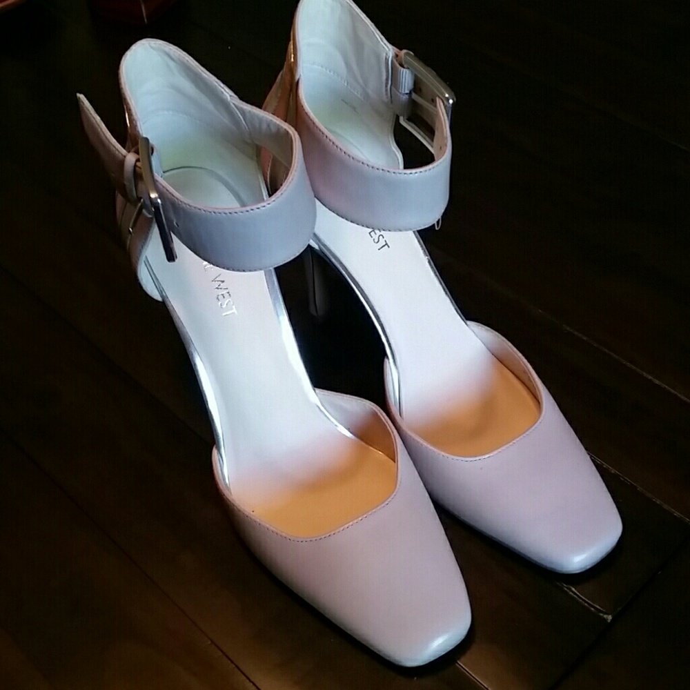 Nine West Leather Pumps