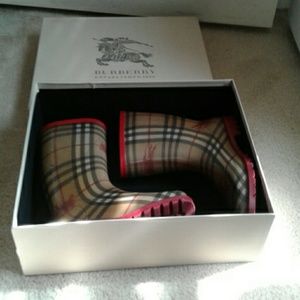 Burberry Rainboats
