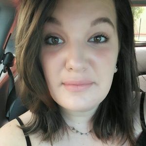 Meet your Posher, Laura Mae