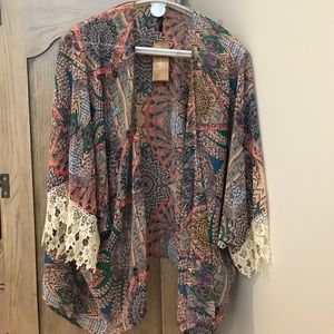 Francesca's Silky floral pattern cardigan style