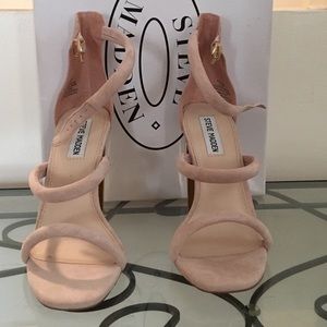 STEVE MADDEN RYANNA NUDE SUE WITH GOLD BLOCK HEEL