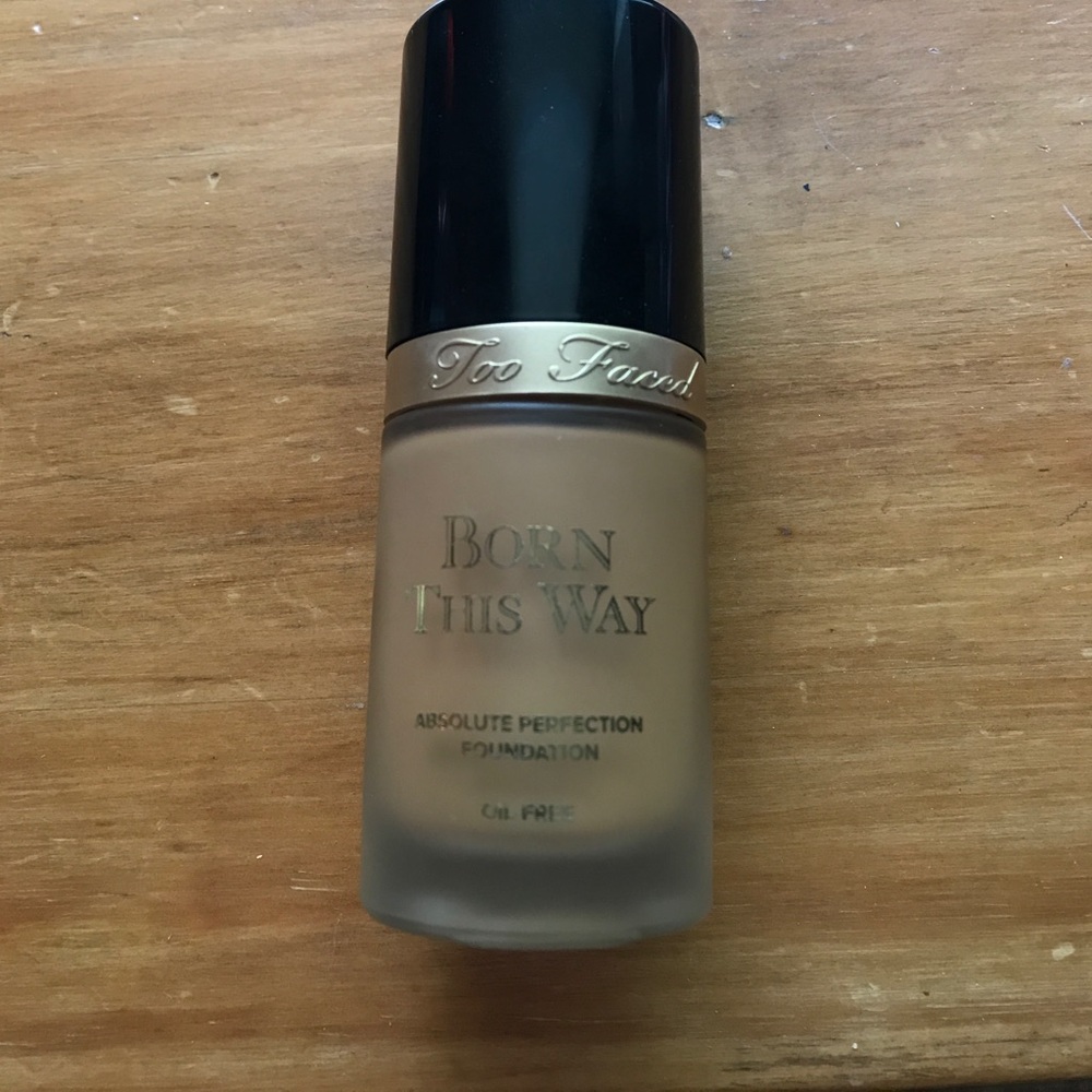 Too Faced Born This Way Foundation