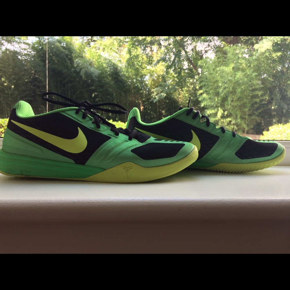 Men's 10.5 Green Nike Kobe Bryant Basketball Shoes