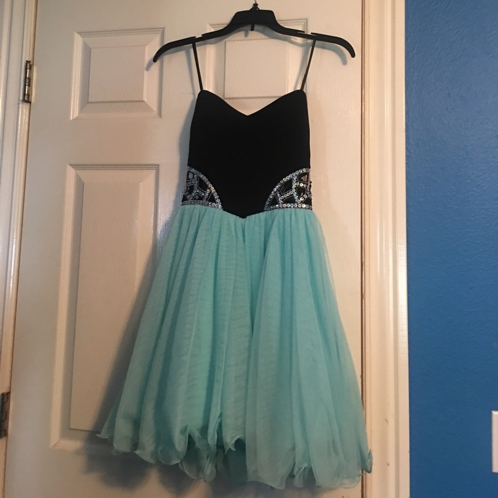 Excellent condition: Homecoming dress
