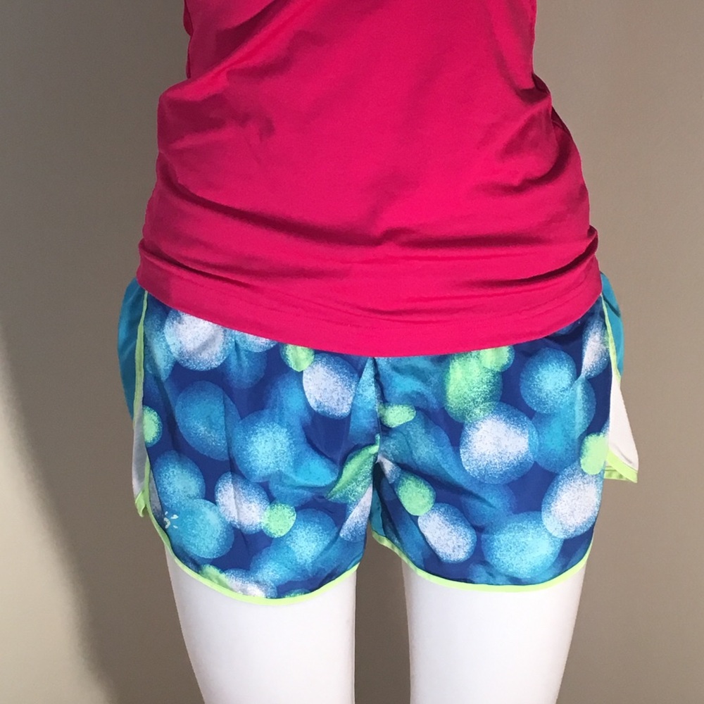 Sz 18 kids blue workout shorts w/ design on front