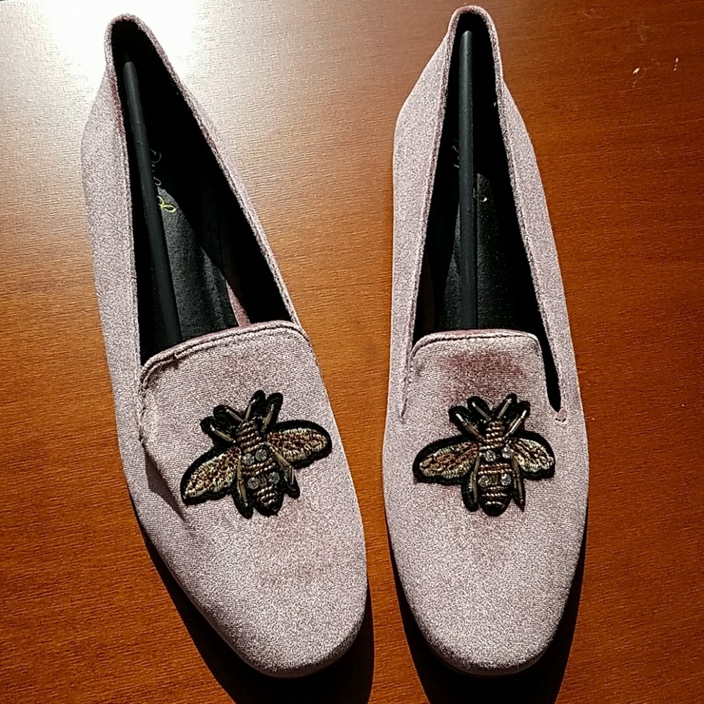 Brand new blush bee loafer