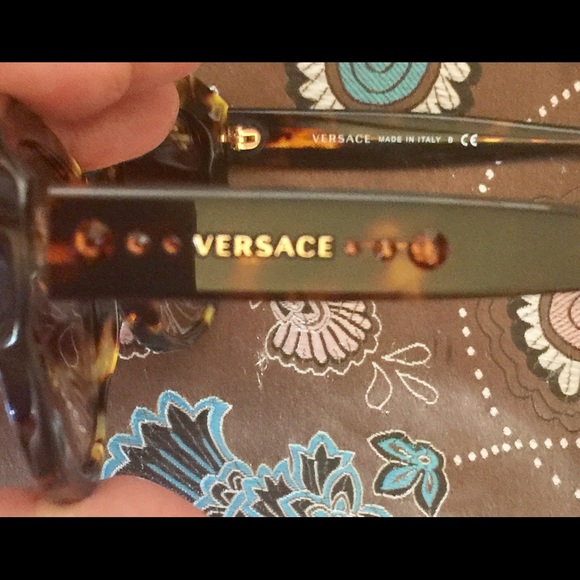 Last one 💯% Authentic New  Versace sunglass. - Picture 4 of 8