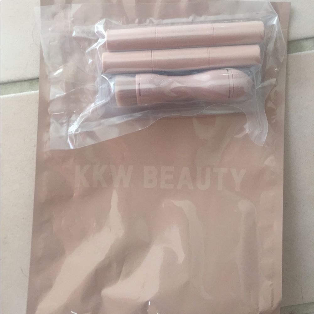 Kim Kardashian contour kit - Color light